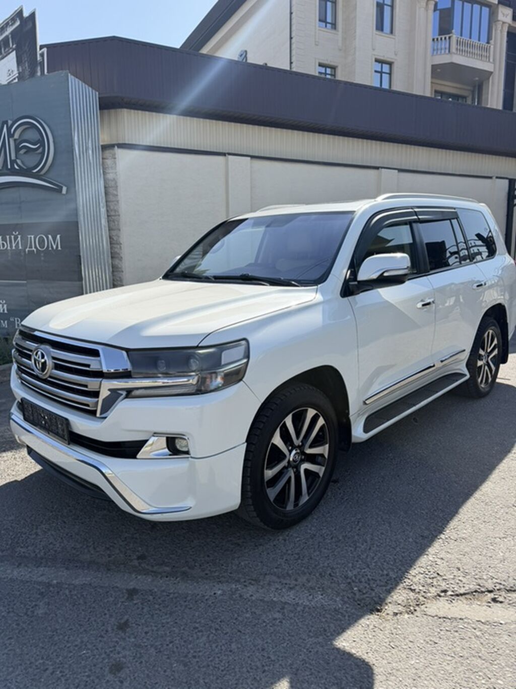 Toyota Land Cruiser: 2018 г., 4.6 л, Автомат, Бензин, Внедорожник: фото 2