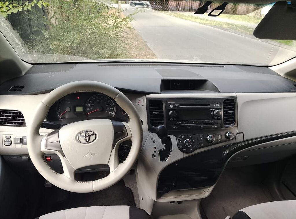 Toyota Sienna: 2011 г., 3.5 л, Автомат, Газ, Минивэн: фото 5