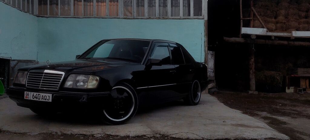 Mercedes-Benz W124: 1994 г., Механика, Седан: фото 4