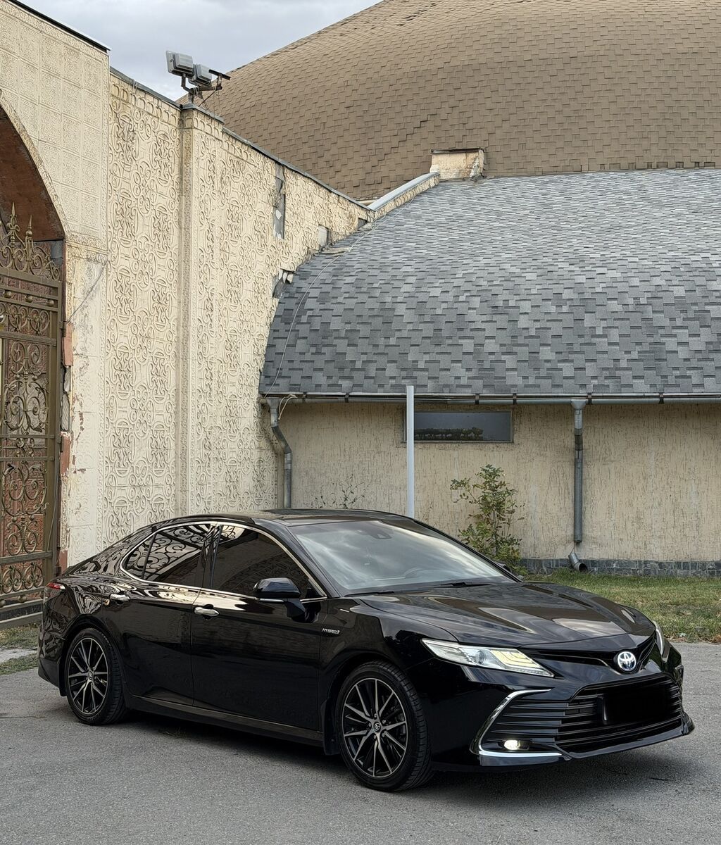 Toyota Camry: 2021 г., 2 л, Автомат, Гибрид, Седан: фото 3