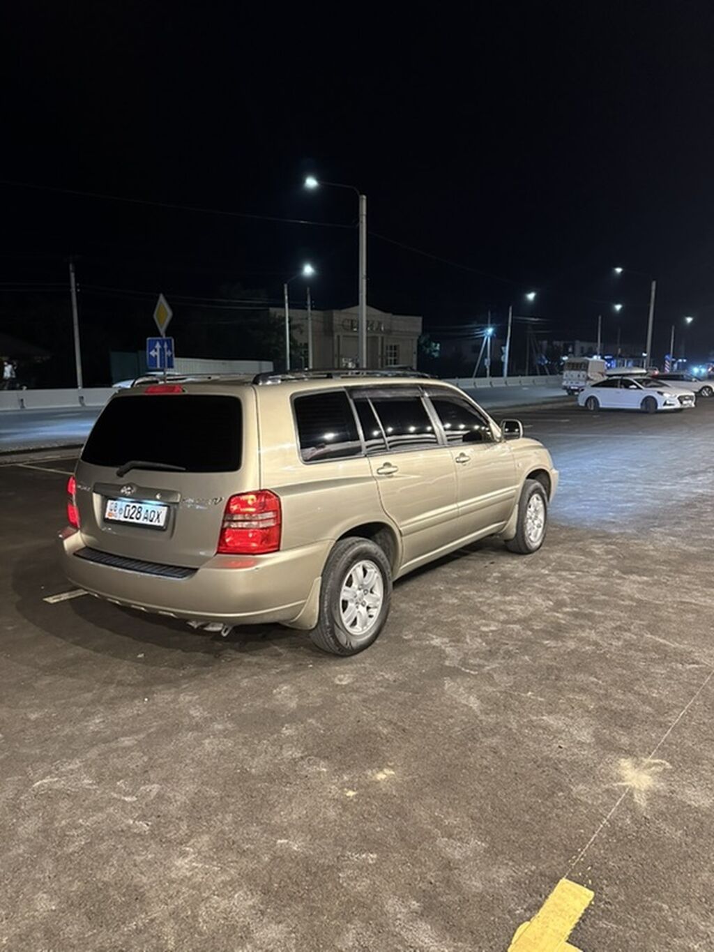 Toyota Kluger: 2003 г., 3 л, Автомат, Бензин, Кроссовер: фото 4