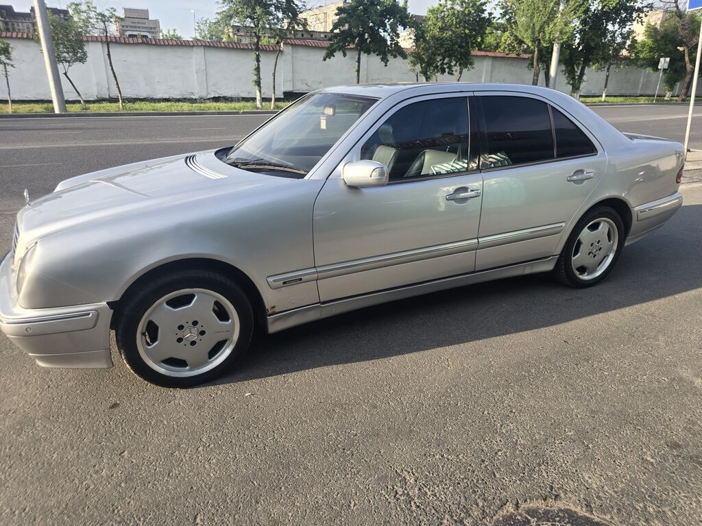 Mercedes-Benz E-Class: 2001 г., 4.3 л, Типтроник, Газ, Седан: фото 2