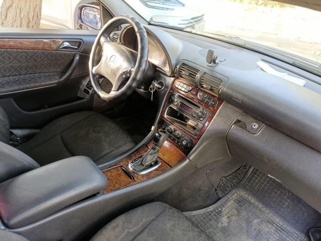 Mercedes-Benz C-Class: 2000 г., 3.2 л, Автомат, Газ, Седан: фото 7