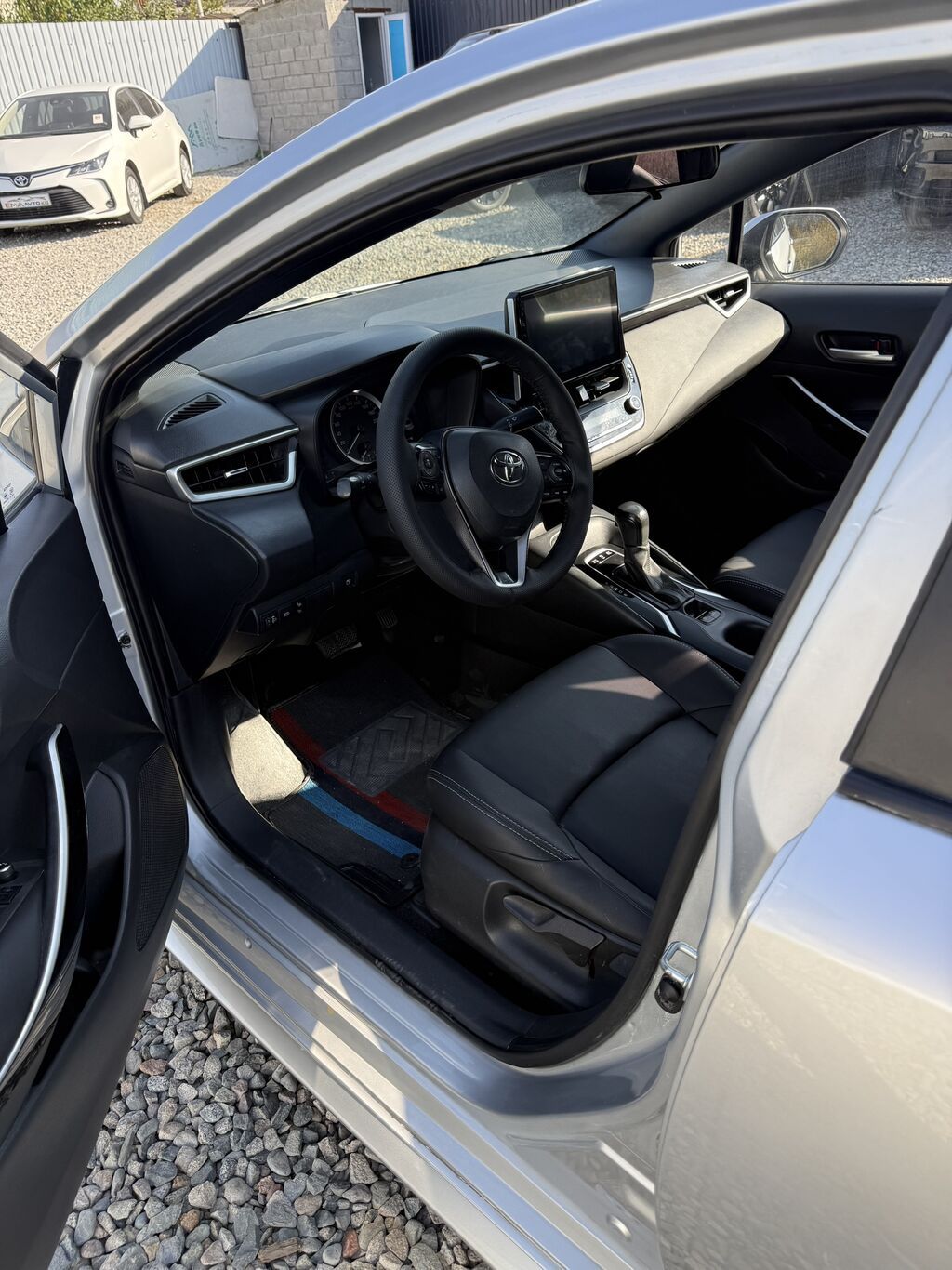 Toyota Corolla: 2022 г., 1.8 л, Автомат, Бензин, Седан: фото 3