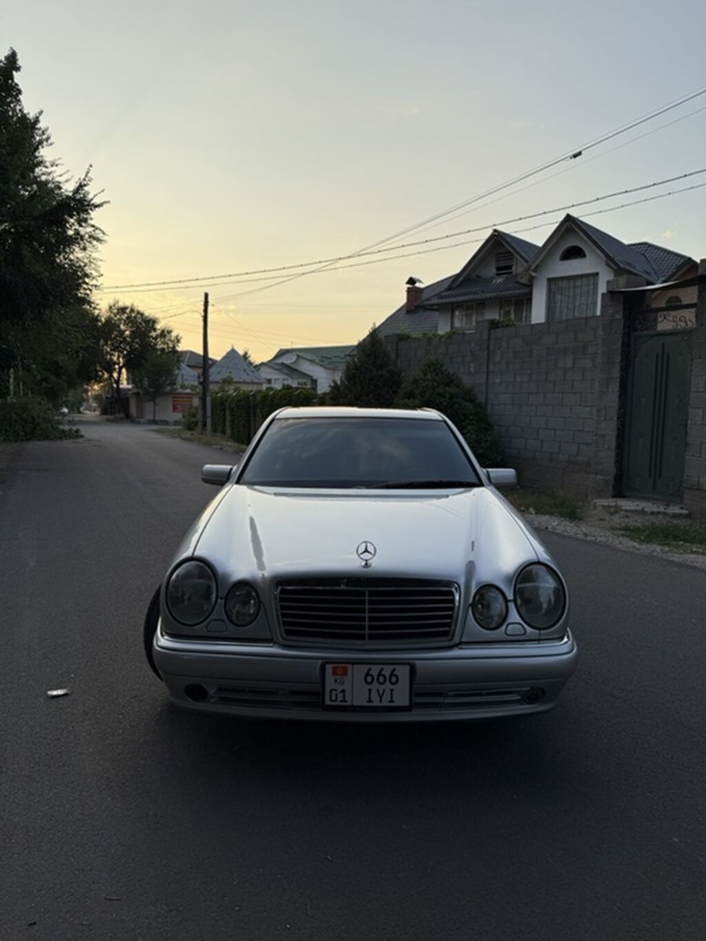 Mercedes-Benz E-Class: 1998 г., 4.3 л, Автомат, Бензин, Седан: фото 2
