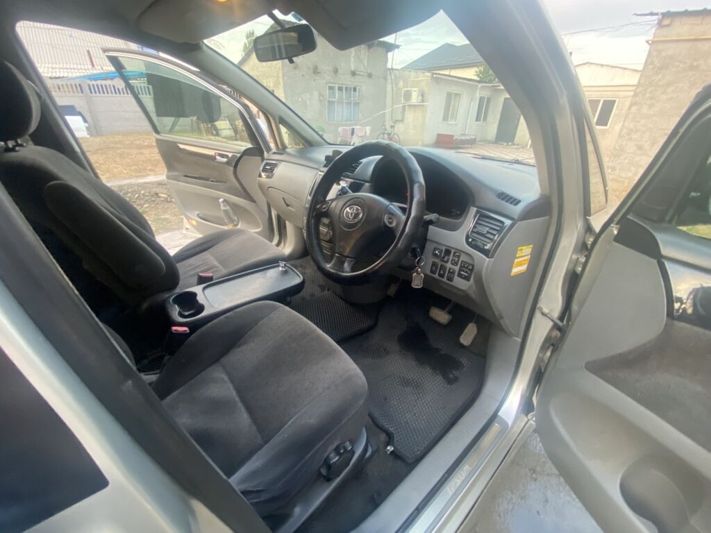 Toyota Ipsum: 2002 г., 2.4 л, Автомат, Газ, Минивэн: фото 7