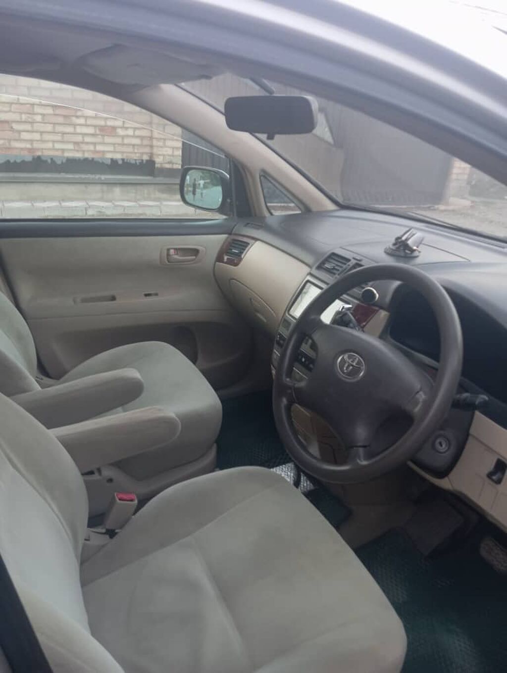 Toyota Ipsum: 2002 г., 2.4 л, Автомат, Бензин, Минивэн: фото 3