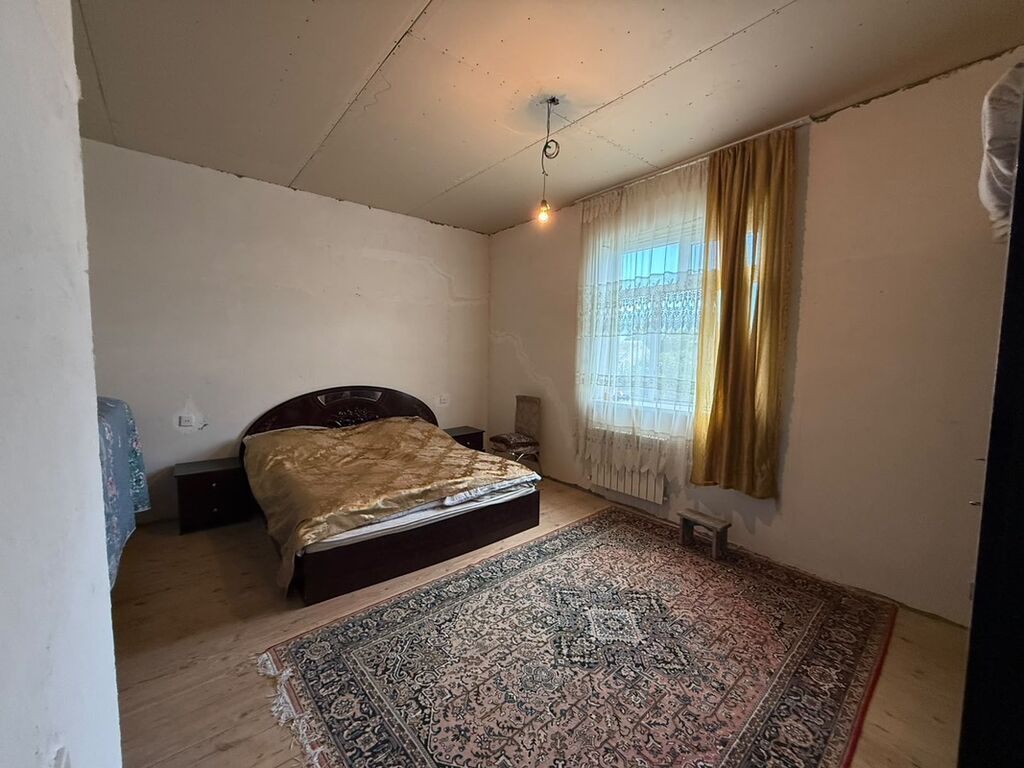 7 otaqlı, 240 kv. m, Orta təmir