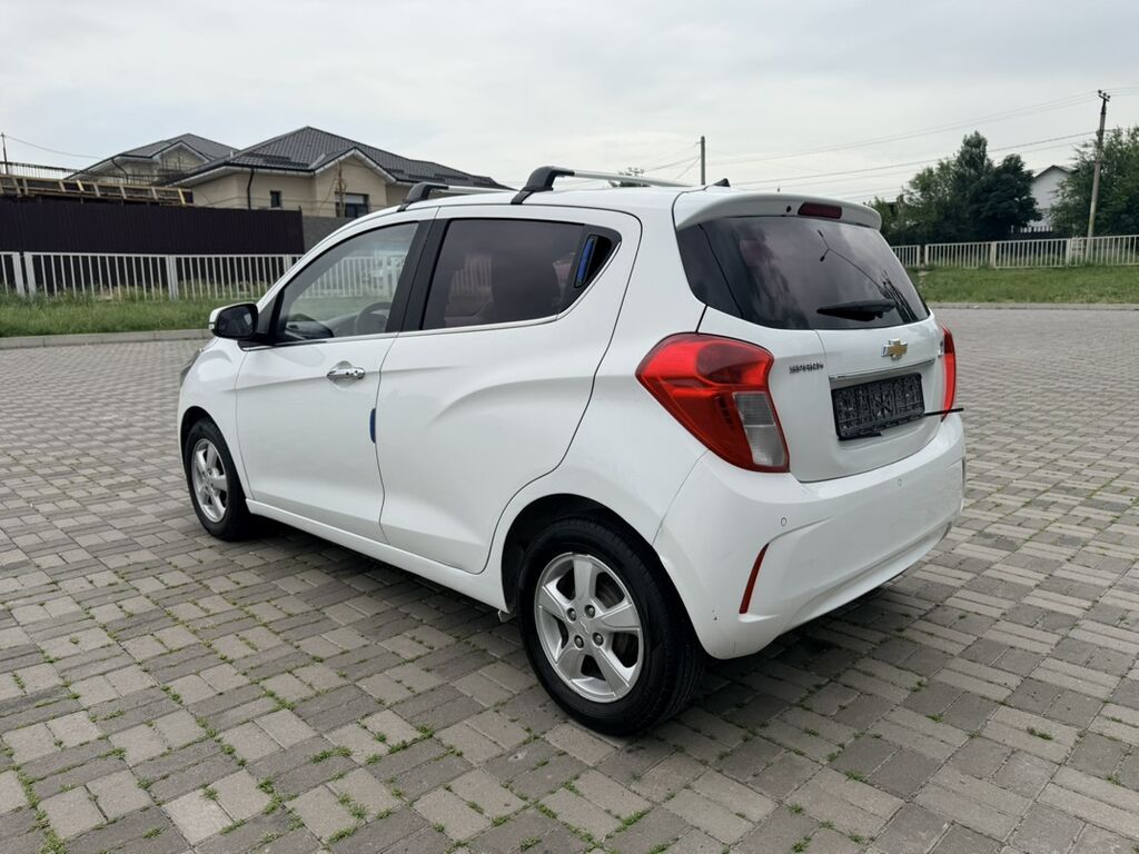 Chevrolet Spark: 2017 г., 1 л, Автомат, Бензин, Хэтчбэк: фото 3