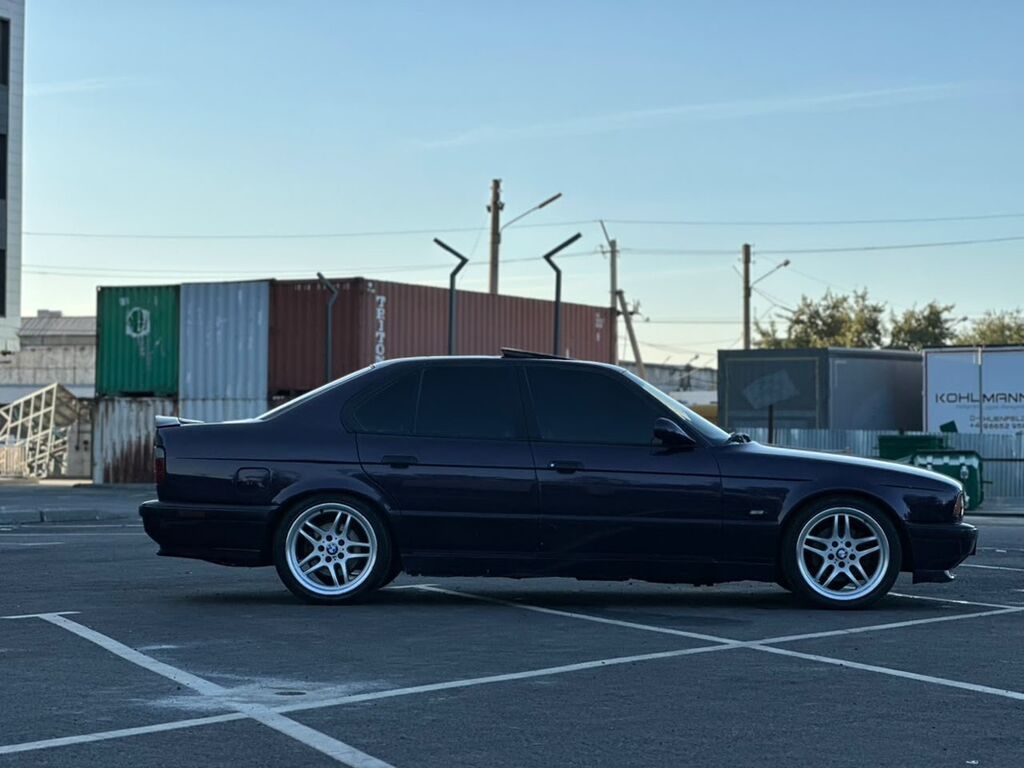 BMW 5 series: 1991 г., 3 л, Механика, Седан: фото 2