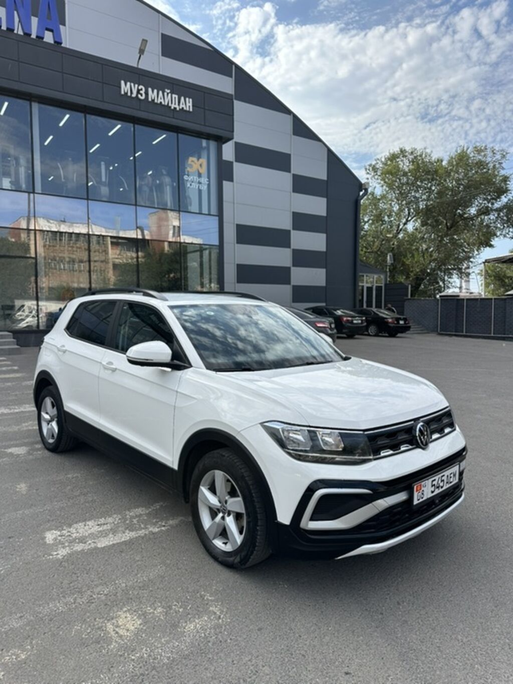 Volkswagen T-Roc: 2023 г., 1.5 л, Робот, Бензин, Кроссовер: фото 3