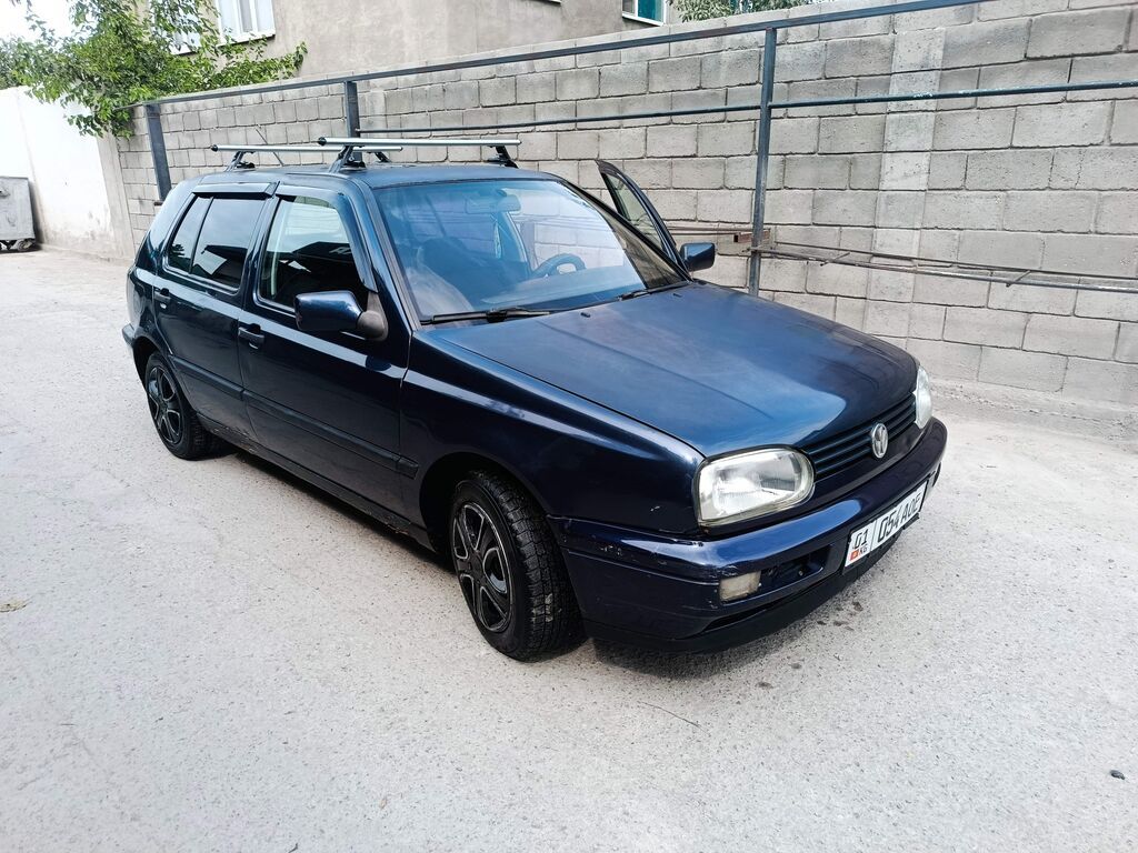 Volkswagen Golf: 1993 г., Механика, Бензин, Хэтчбэк: фото 2