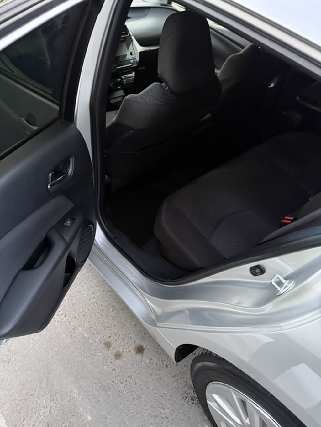 Toyota Prius: 2016 г., 1.8 л, Автомат, Гибрид, Лифтбек: фото 8