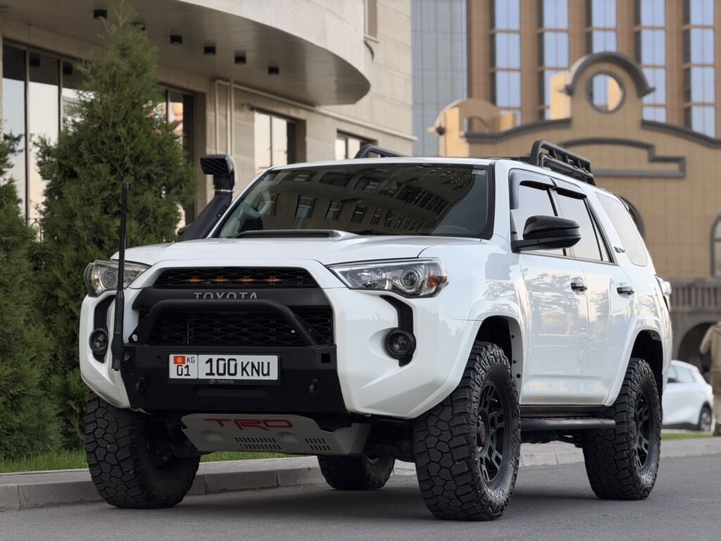 Toyota 4Runner: 2019 г., 4 л, Автомат, Бензин, Внедорожник: фото 3