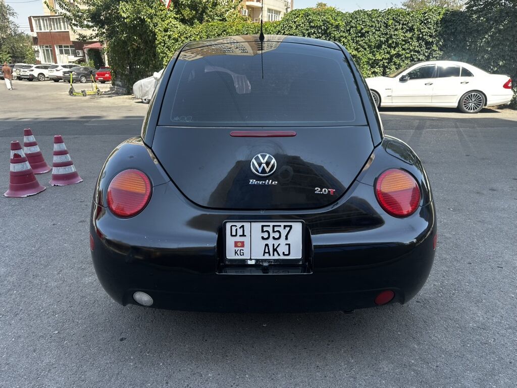 Volkswagen Bettle: 2001 г., 2 л, Автомат, Бензин, Хэтчбэк: фото 6