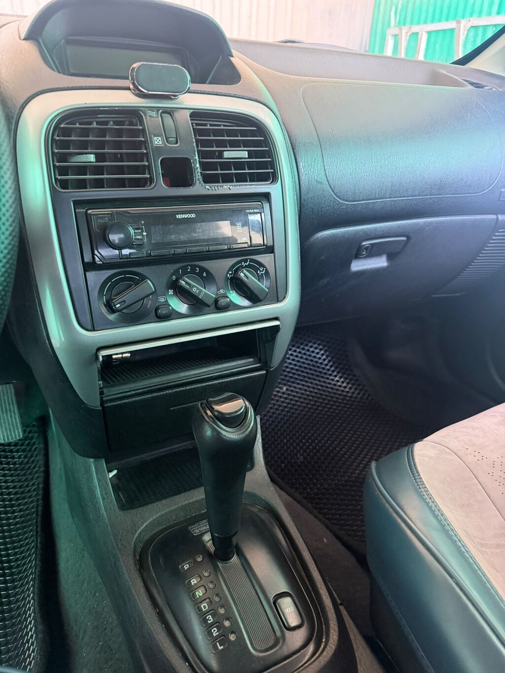 Mitsubishi Carisma: 2003 г., 1.6 л, Автомат, Бензин, Седан: фото 7