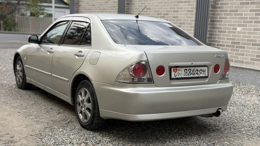 Toyota Altezza: 2002 г., 2 л, Автомат, Бензин, Седан: фото 7