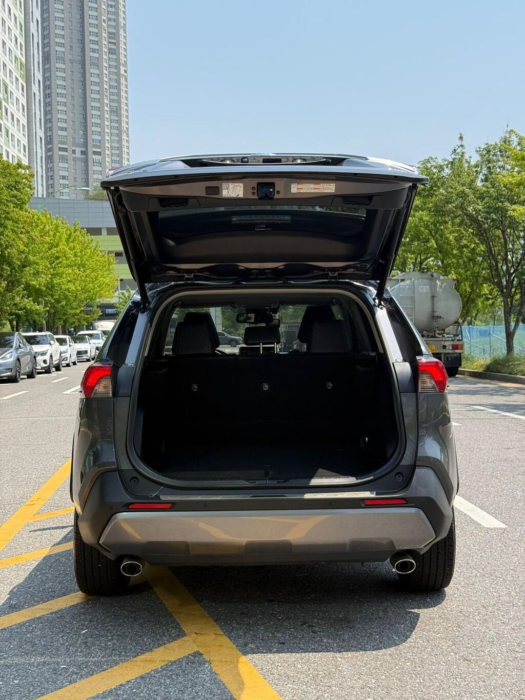 Toyota RAV4: 2021 г., 2.5 л, Автомат, Гибрид, Кроссовер — фото 7