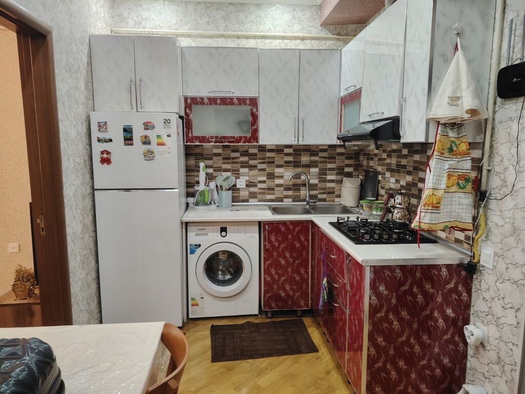 Nefçiler metrosuna yaxin 14/10 mertebesinde 2 otaqli ev 600 azn wifi