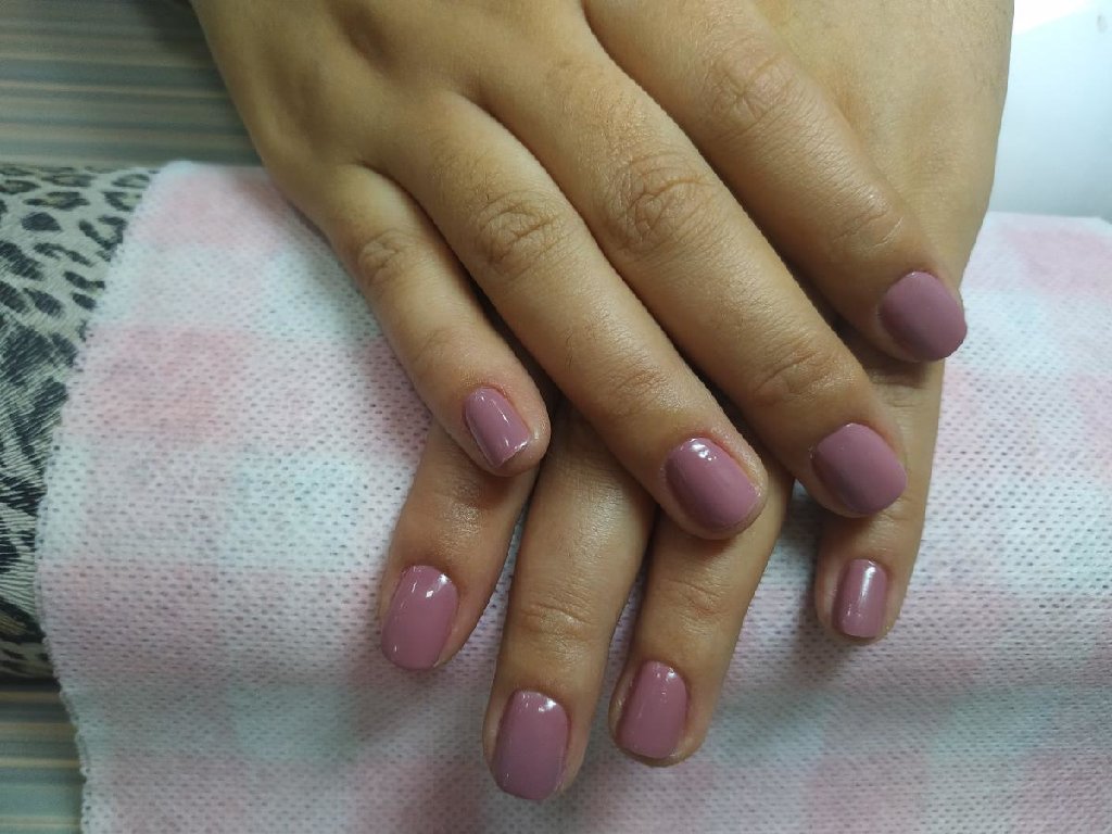 Маникюр с укреплением что это. Укрепление ногтей. Сияние биогель фото. Маникюр с укреплением гелем. Гель-лак укрепление ногтей.