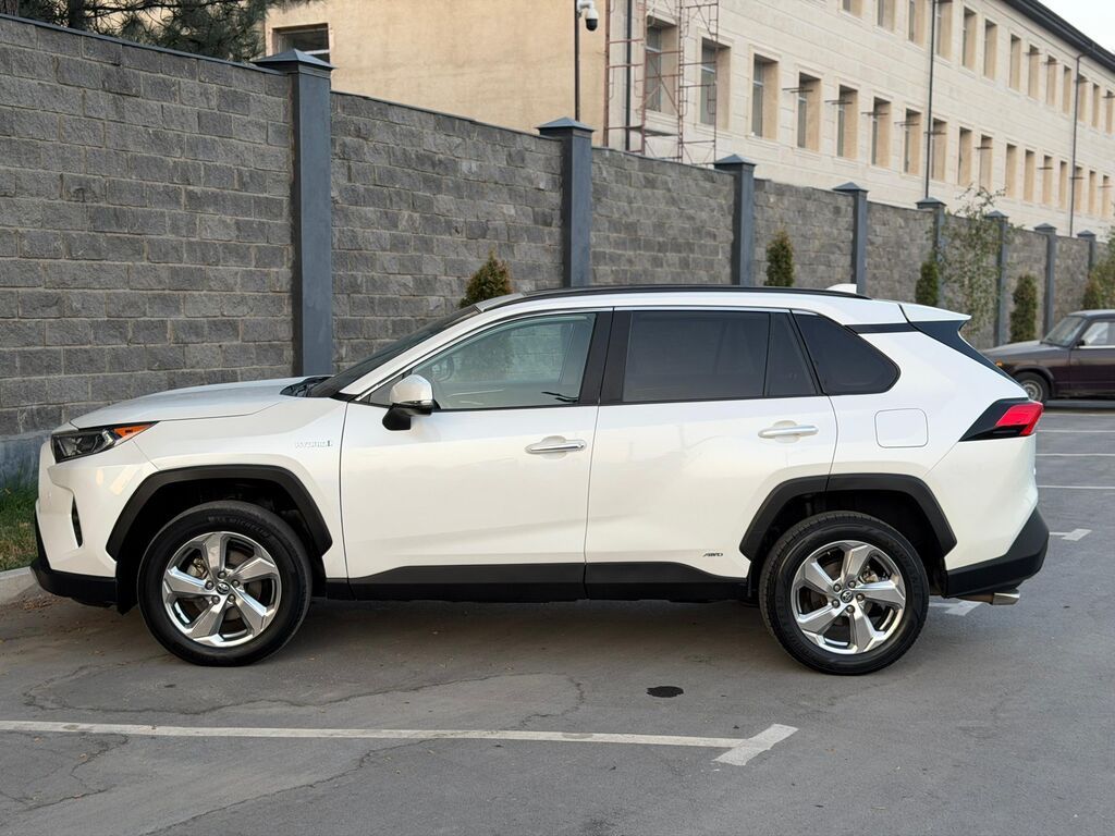 Toyota RAV4: 2020 г., 2.5 л, Гибрид: фото 4