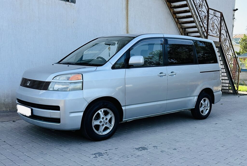 Toyota Voxy: 2004 г., 2 л, Автомат, Бензин, Минивэн: фото 2