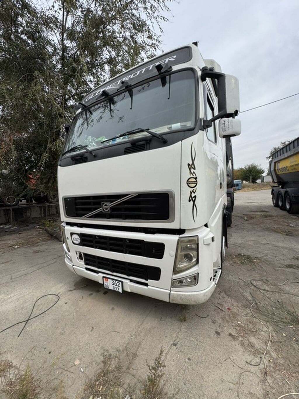 Тягач, Volvo, 2002 г., Тентованный