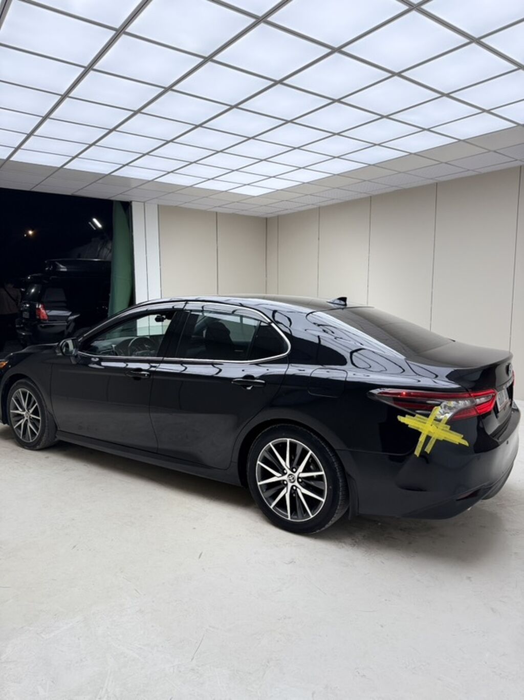 Toyota Camry: 2021 г., 2.5 л, Автомат, Гибрид, Седан: фото 4