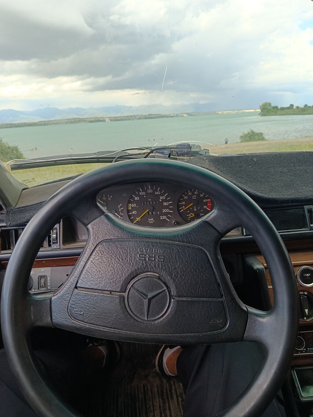 Mercedes-Benz W124: 1990 г., 2.3 л, Механика, Бензин, Седан — фото 4
