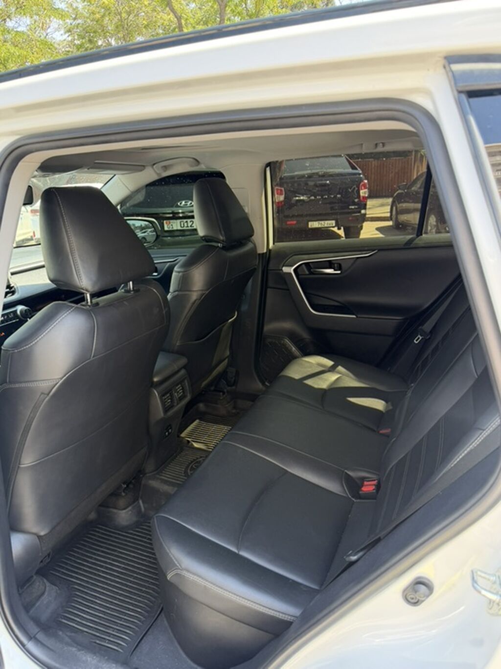Toyota RAV4: 2019 г., 2.5 л, Автомат, Гибрид, Кроссовер — фото 6
