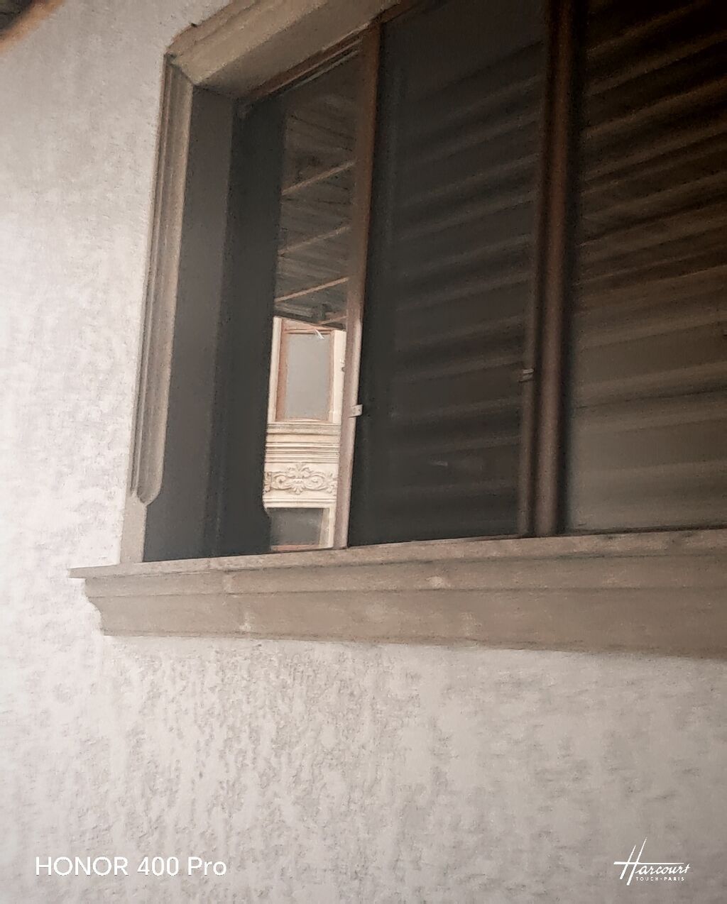 Satılır: həyət evi. 6 sootda 2 ev. biri 2 mertebe. altında 3 tükan