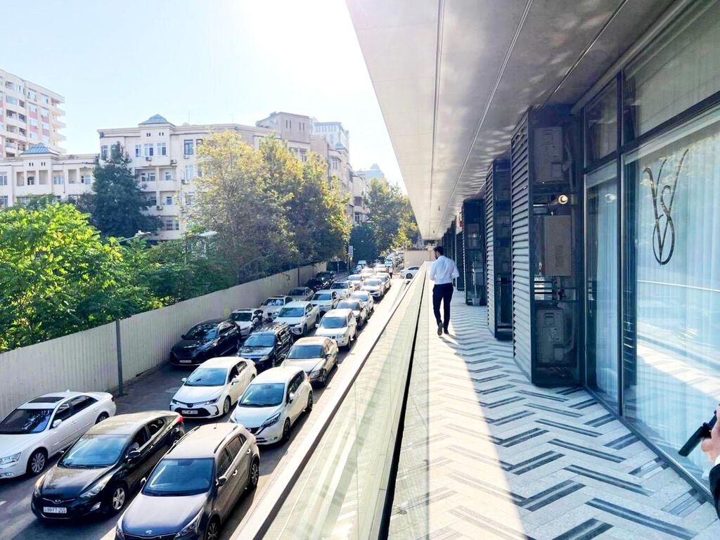 Nizami metrosuna piyada 3-4 dəqiqə məsafədə, Şəhərin ən prestijli