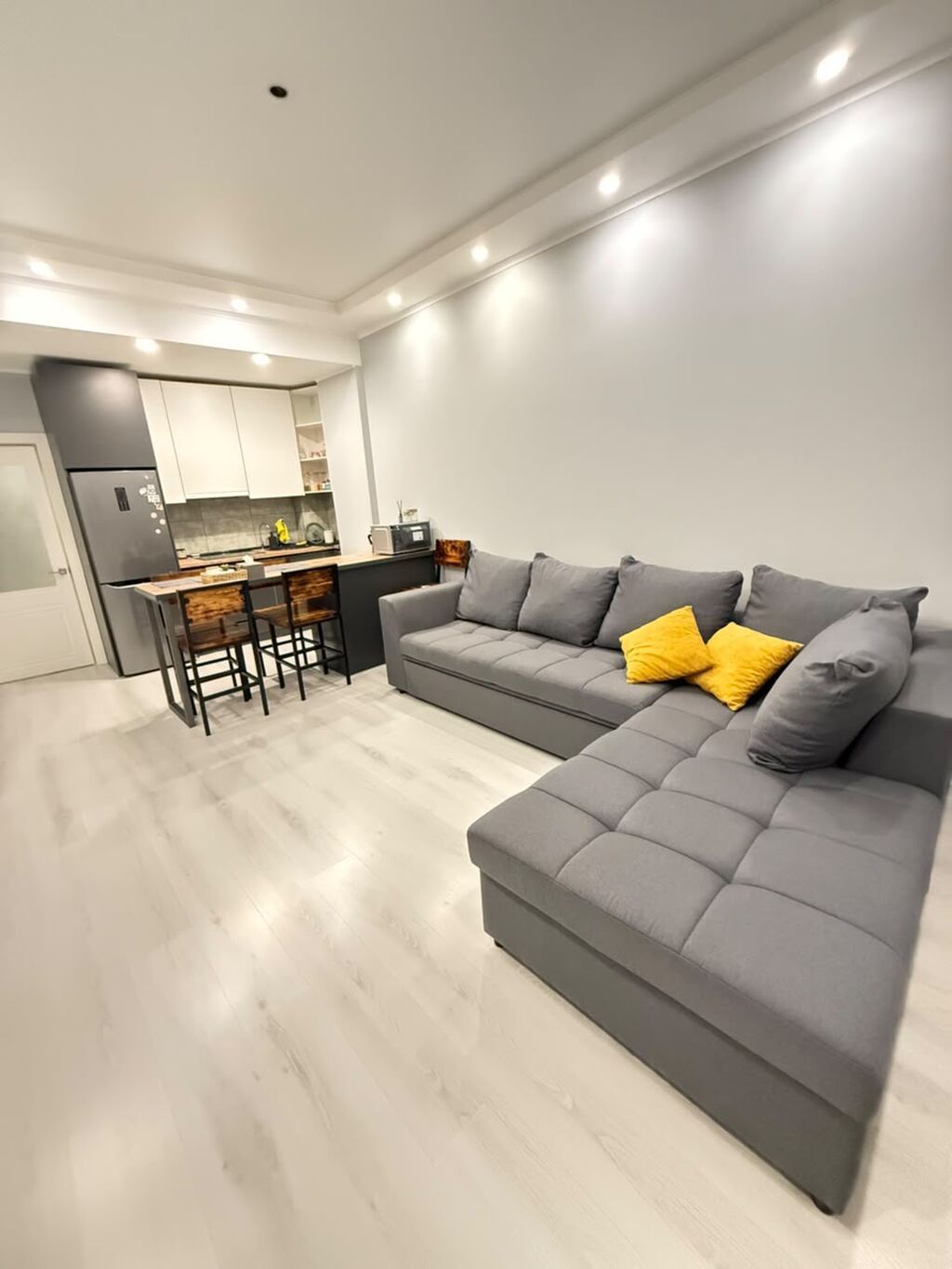 2 комнаты, 54 м², 12 мкр Элитка, 2 этаж, Евроремонт: фото 4