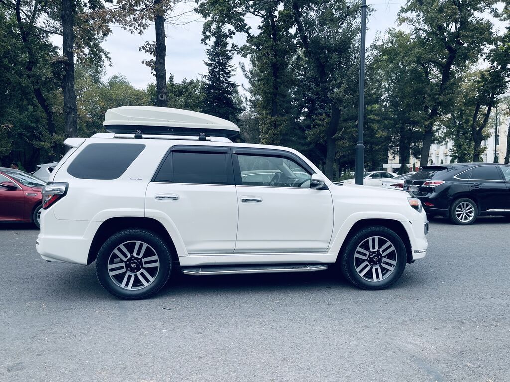 Toyota 4Runner: 2018 г., 4 л, Автомат, Газ, Внедорожник: фото 7