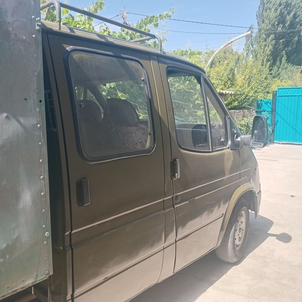 Грузовой фургон Ford Transit (кабина на 3 места) с бортовой/фургонной: фото 4
