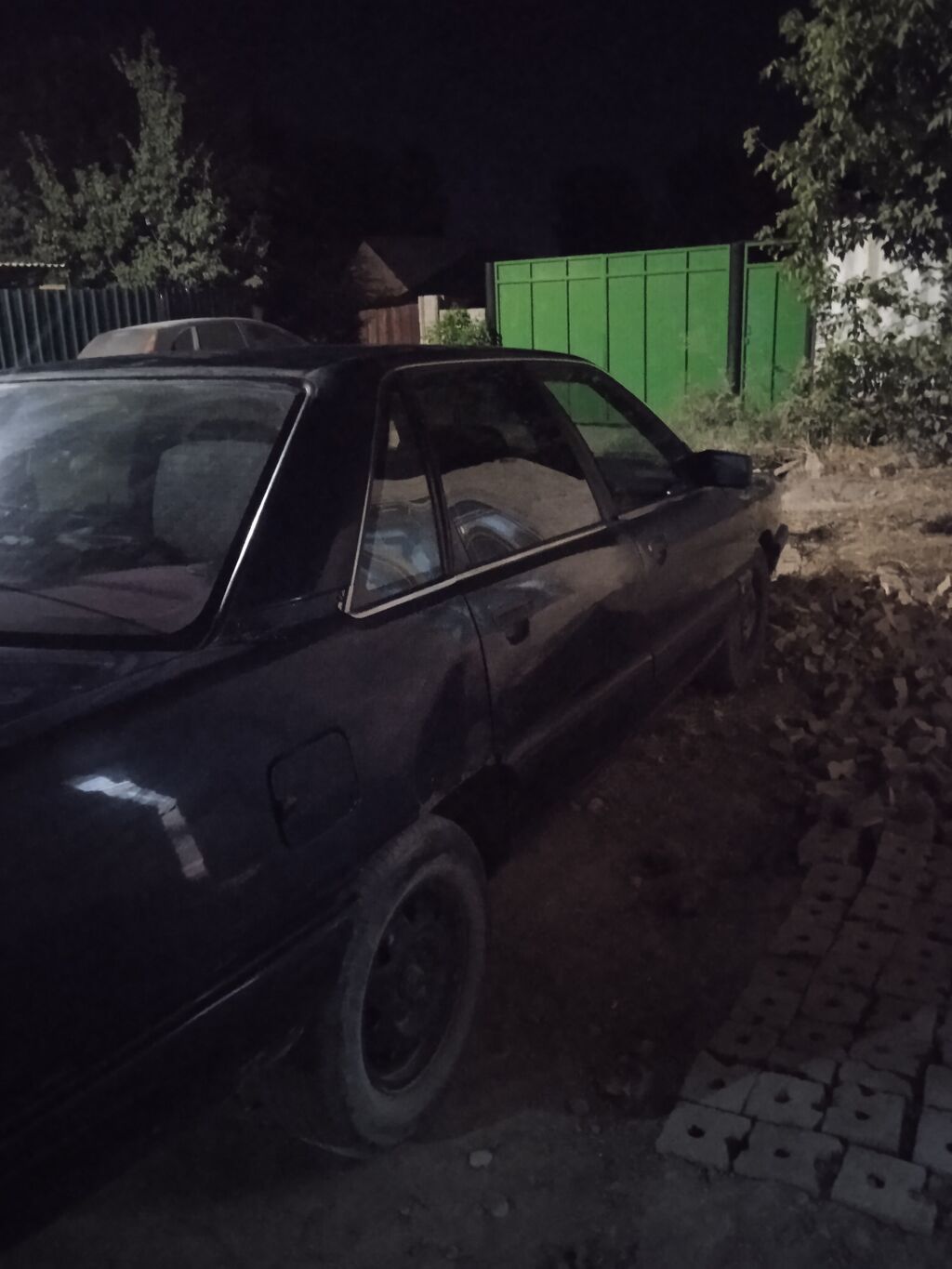 Audi 100: 1989 г., 2.3 л, Механика, Бензин, Седан: фото 3