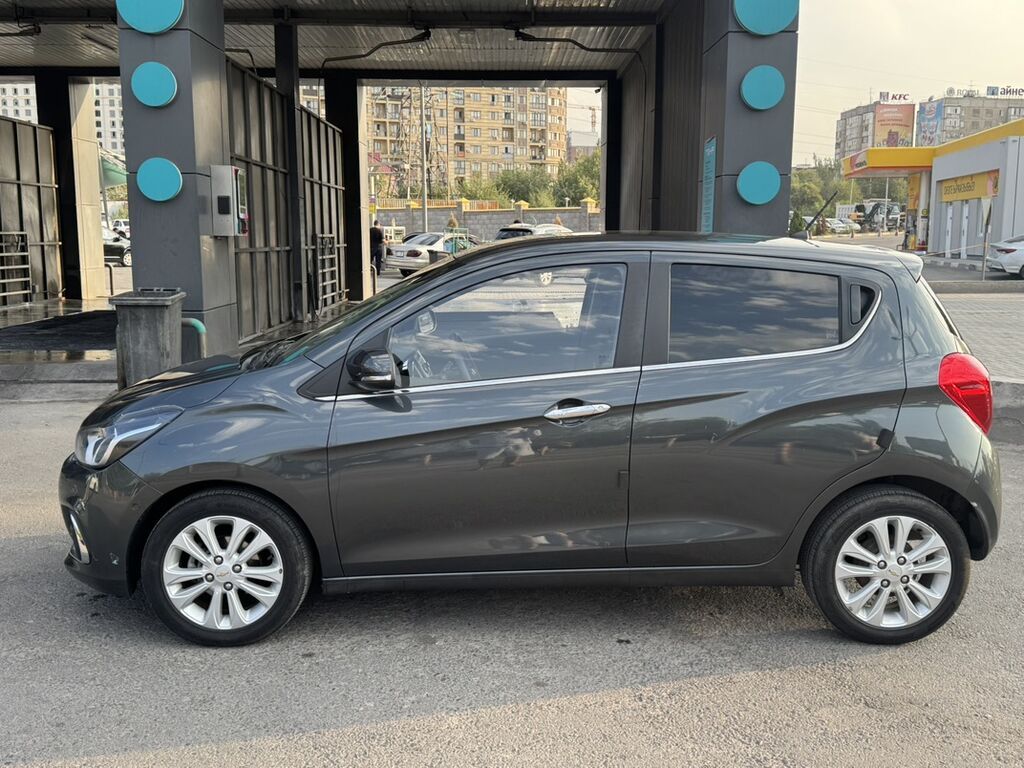 Chevrolet Spark: 2017 г., 0.1 л, Автомат, Бензин, Хэтчбэк: фото 4