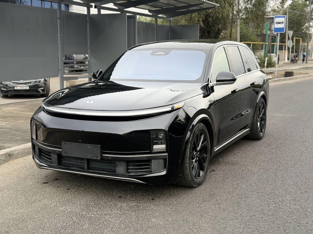 Lixiang L8: 2023 г., 1.5 л, Автомат, Электромобиль, Кроссовер: фото 1