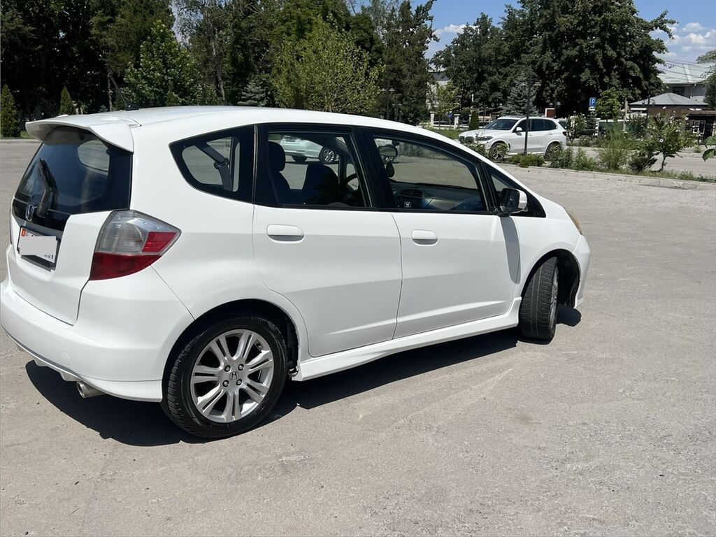 Honda Fit: 2010 г., 1.5 л, Автомат, Бензин, Хэтчбэк: фото 3