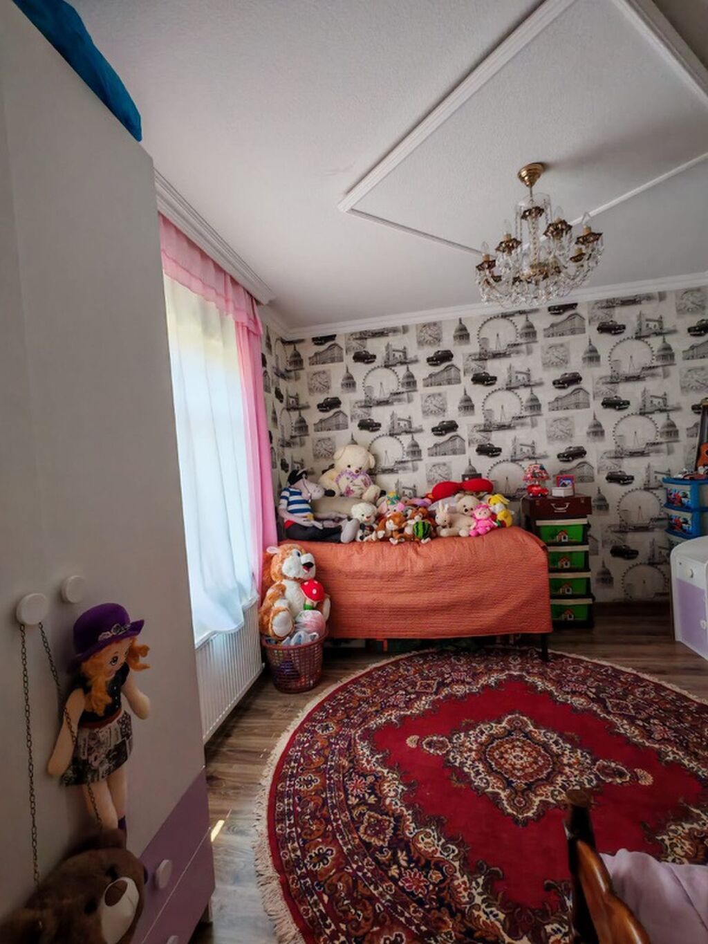 5 otaqlı, 273 kv. m, Yeni təmirli