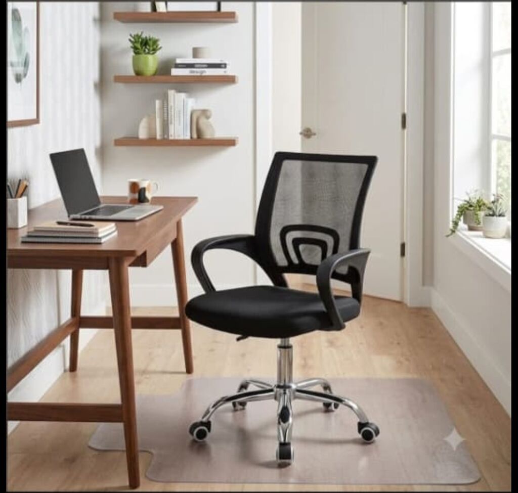 Erqonomik ofis kreslosu – qara rəngdə, nəfəsalan mesh (tor) bel
