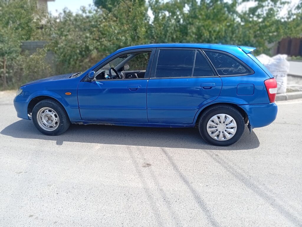Mazda 323: 2001 г., 1.6 л, Механика, Бензин, Хэтчбэк: фото 3