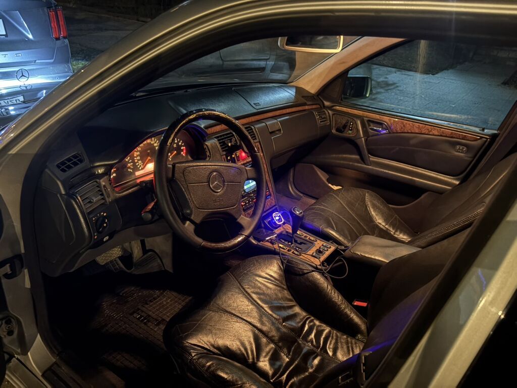 Mercedes-Benz E-Class: 1999 г., 4.3 л, Автомат, Бензин, Седан: фото 5