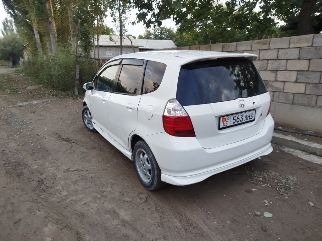 Honda Fit: 2002 г., 1.3 л, Автомат, Бензин, Хэтчбэк: фото 3