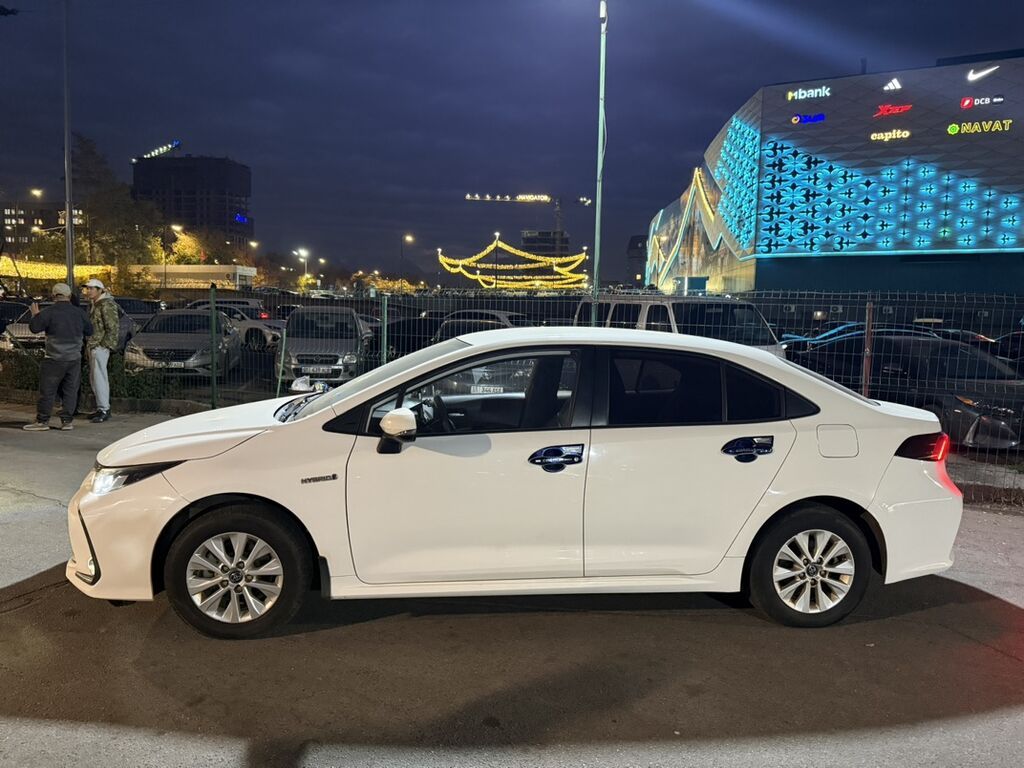 Toyota Corolla: 2019 г., 1.8 л, Вариатор, Гибрид, Седан: фото 3