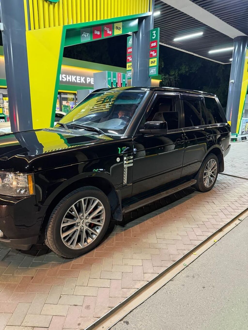 Land Rover Range Rover: 2010 г., 5 л, Автомат, Бензин, Внедорожник: фото 5