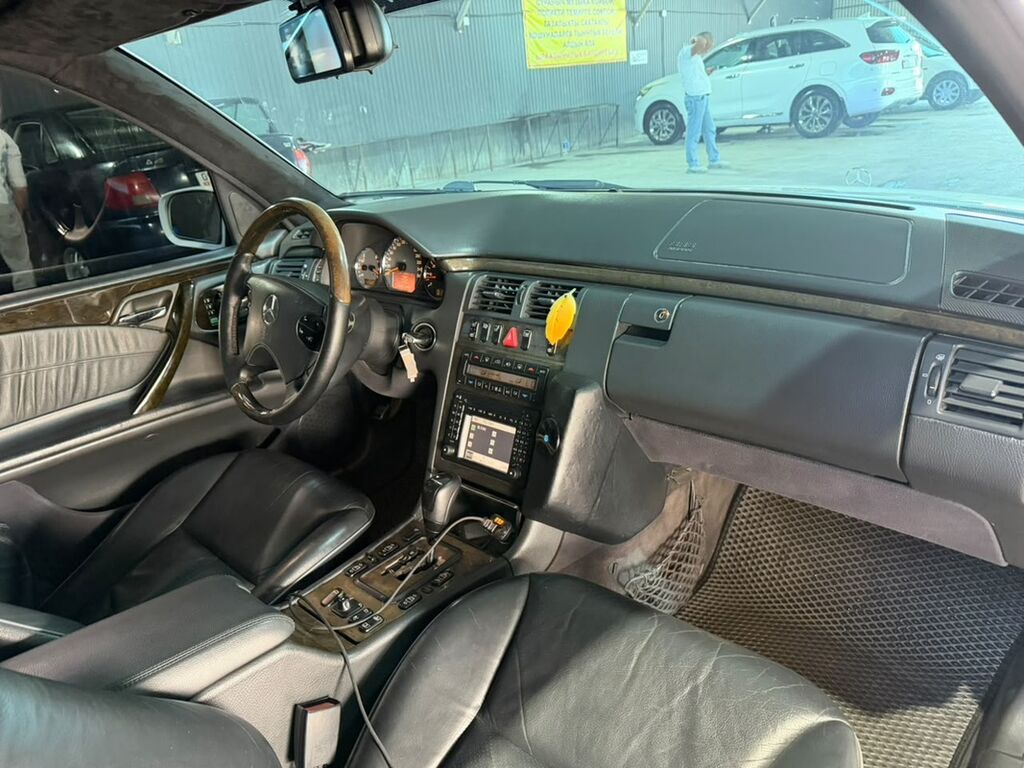 Mercedes-Benz E-Class: 2001 г., 4.3 л, Автомат, Бензин, Седан: фото 5