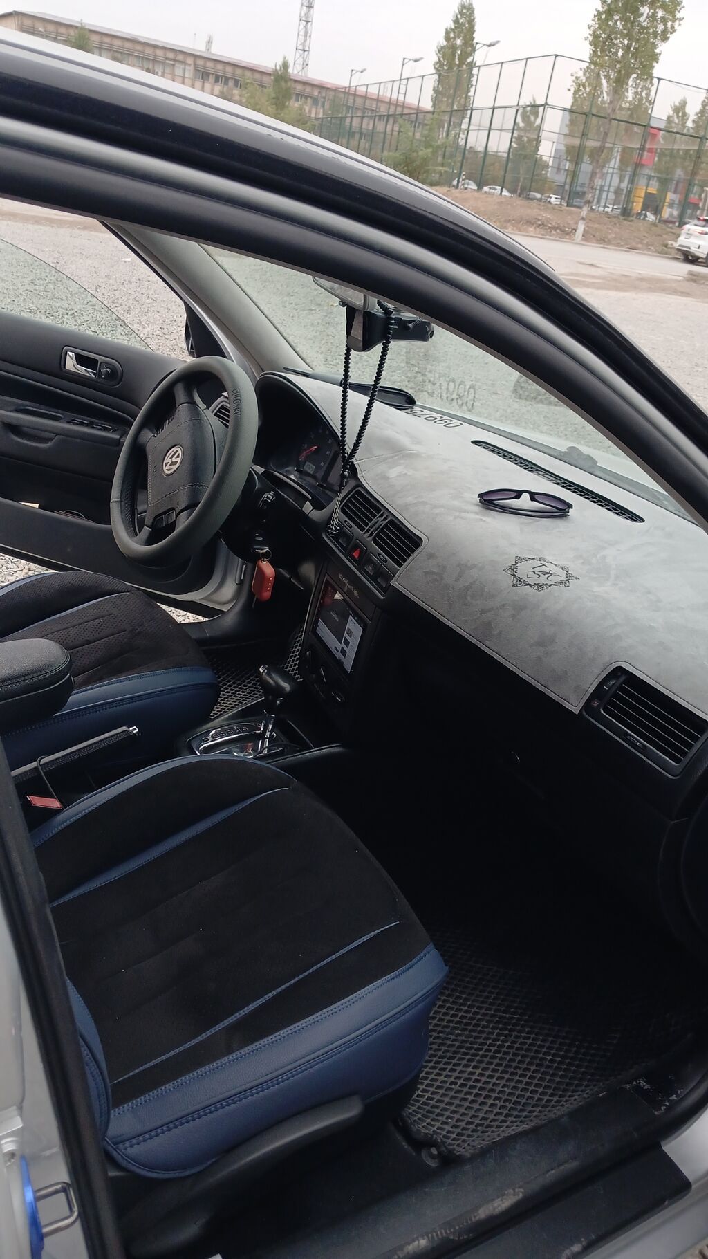 Volkswagen Golf IV, 2003 г., 1.6 л, автомат, хэтчбек: фото 2