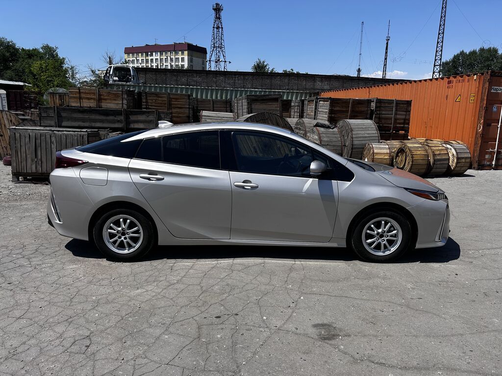Toyota Prius: 2020 г., 1.8 л, Автомат, Электромобиль, Лифтбек: фото 2