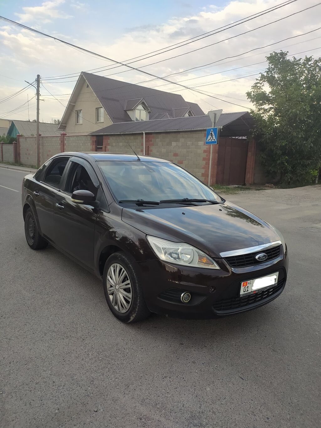 Ford Focus: 2010 г., 1.6 л, Механика, Газ, Седан: фото 3
